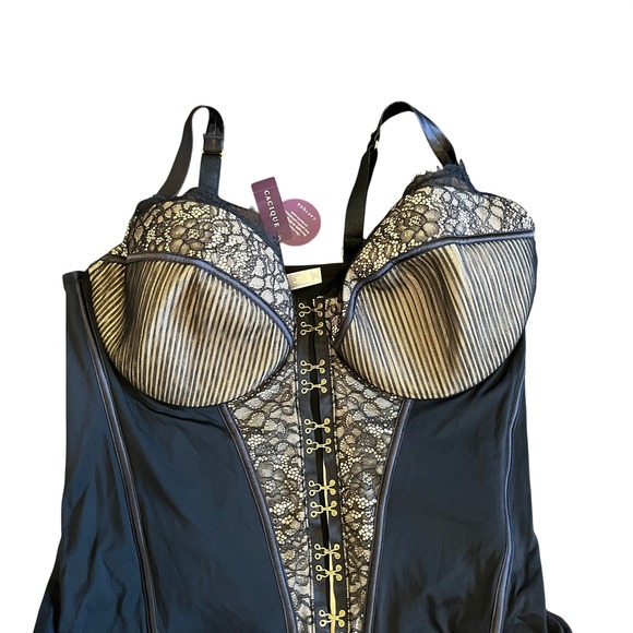 Cacique Women's Corset Sz 42DDD Veiled Lace Hook & Eye Black Underwire Sexy NWT - Picture 2 of 13